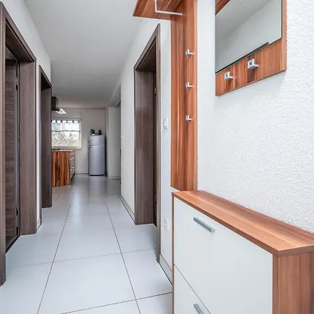 Cozy In Vodnjan With Kitchen