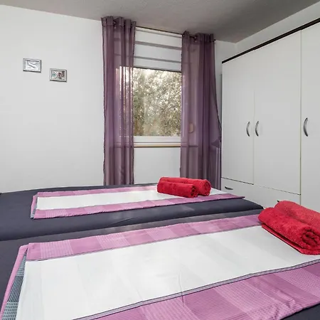 Cozy In Vodnjan With Kitchen *