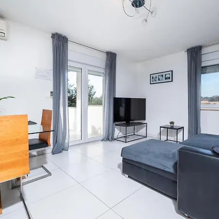 Cozy In Vodnjan With Kitchen Διαμέρισμα