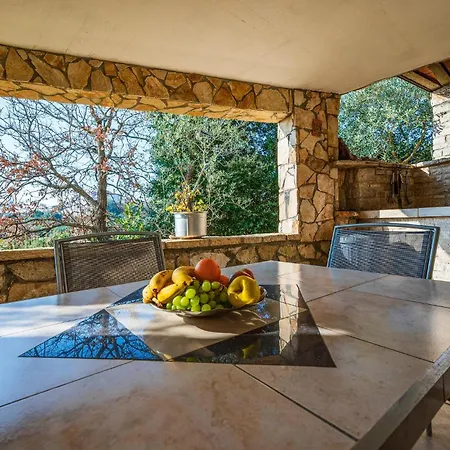 Cozy In Vodnjan With Kitchen *