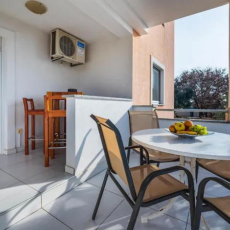 Cozy In Vodnjan With Kitchen Διαμέρισμα *