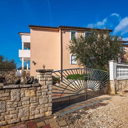 Cozy In Vodnjan With Kitchen Apartman Mednjan