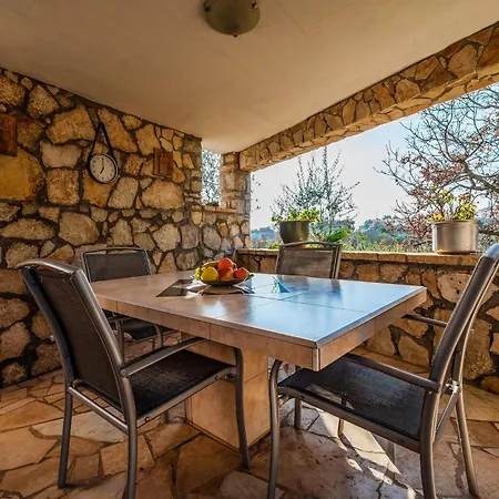 Cozy In Vodnjan With Kitchen