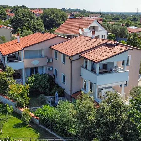 Appartamento Cozy In Vodnjan With Kitchen *